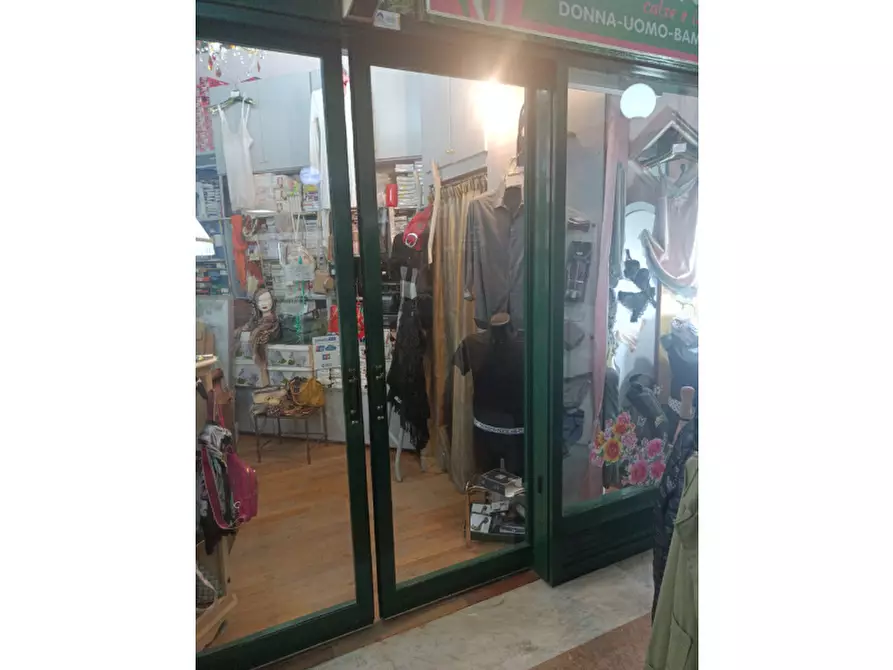 Immagine 8 di Negozio in vendita  in Via Nuova Circonvallazione a Caluso