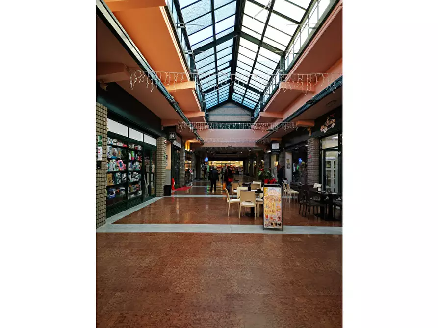 Immagine 4 di Negozio in vendita  in Via Nuova Circonvallazione a Caluso