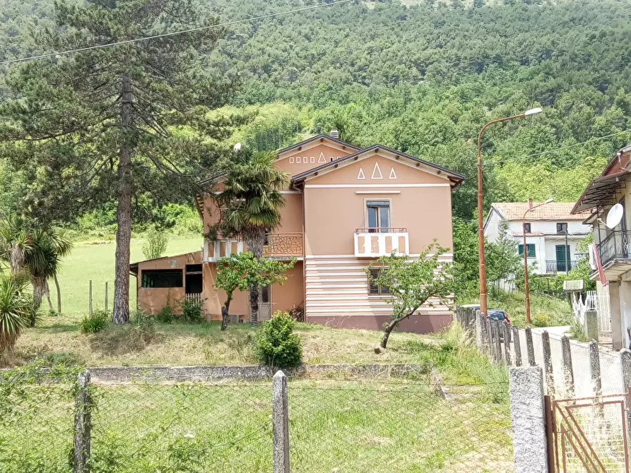 Immagine 1 di Villa in vendita  in Via Cetrone a Buonabitacolo