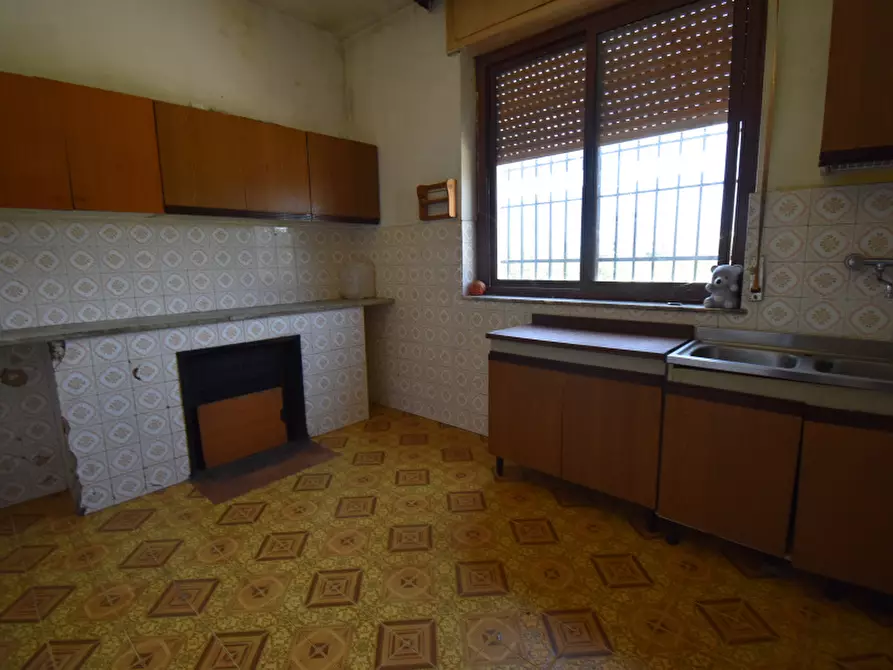 Immagine 21 di Palazzo in vendita  in Via Pedale a Sassano