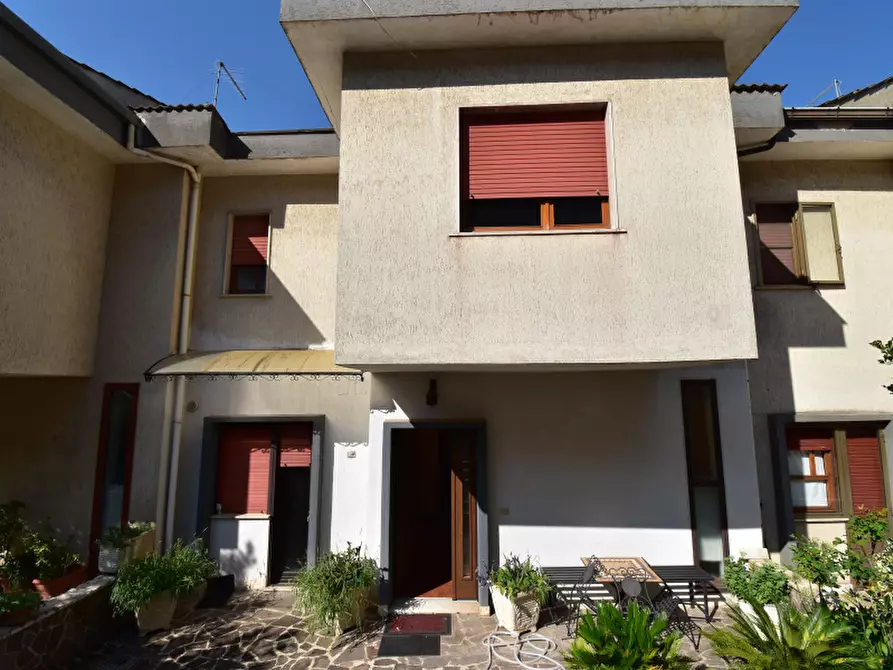 Immagine 3 di Villa in vendita  in Via Valle Mauro a Sala Consilina