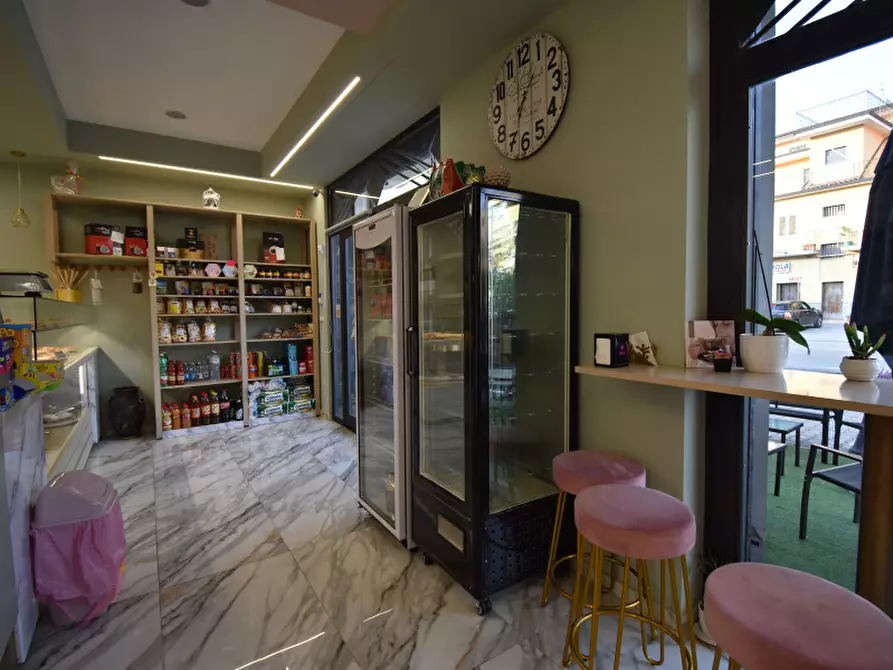 Immagine 5 di Negozio in vendita  in Via Trinità a Sala Consilina