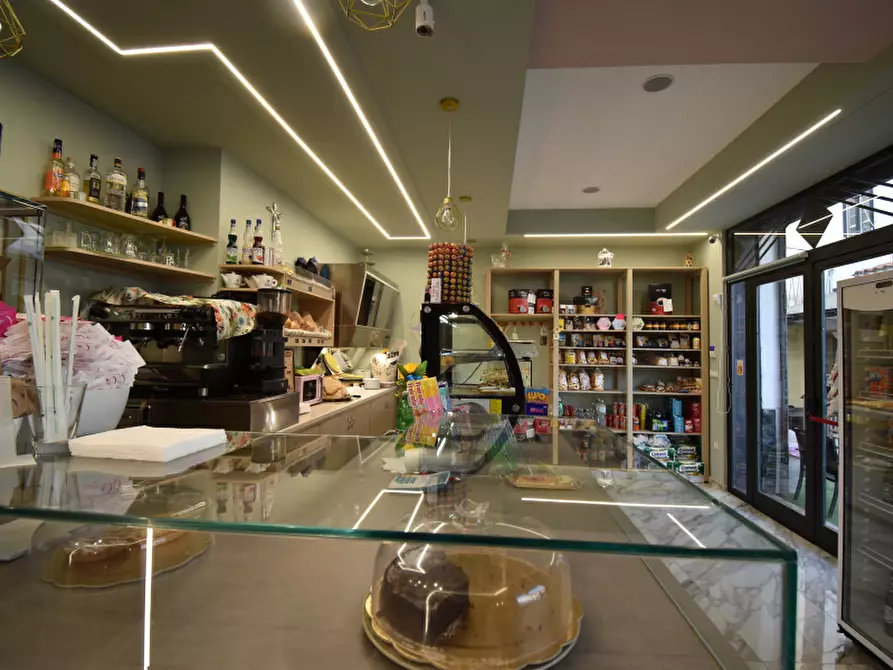 Immagine 6 di Negozio in vendita  in Via Trinità a Sala Consilina