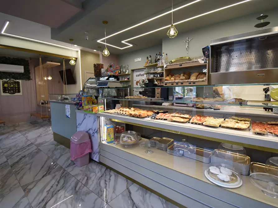 Immagine 7 di Negozio in vendita  in Via Trinità a Sala Consilina