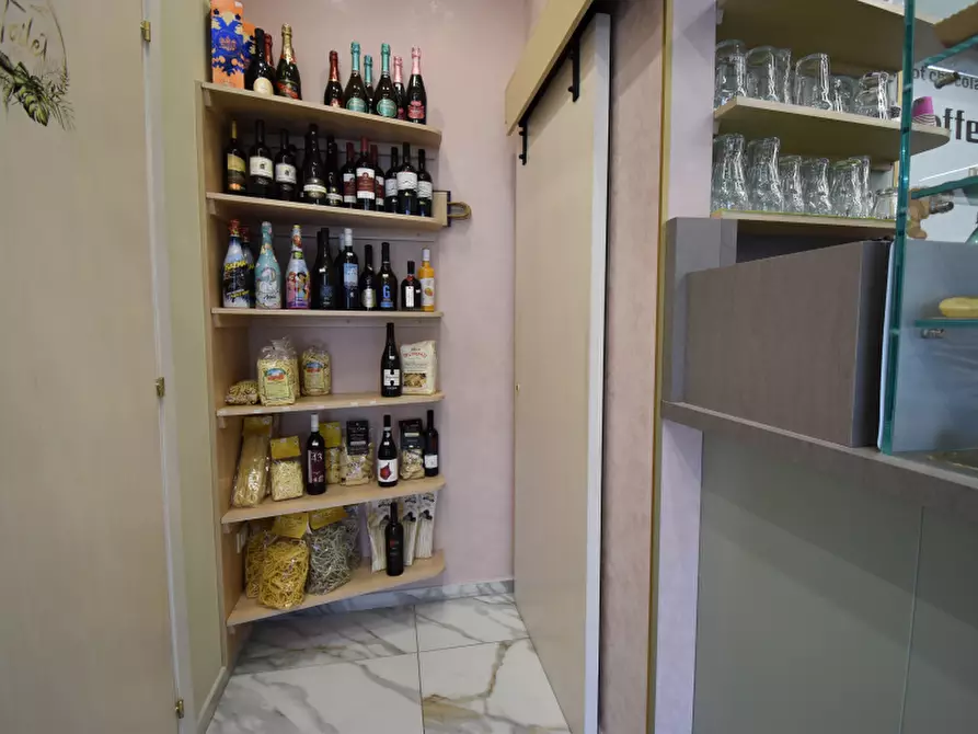 Immagine 9 di Negozio in vendita  in Via Trinità a Sala Consilina