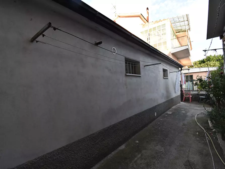 Immagine 12 di Negozio in vendita  in Via Trinità a Sala Consilina