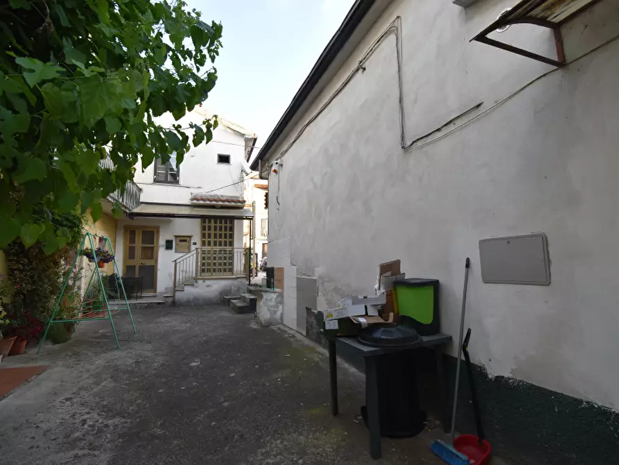 Immagine 13 di Negozio in vendita  in Via Trinità a Sala Consilina