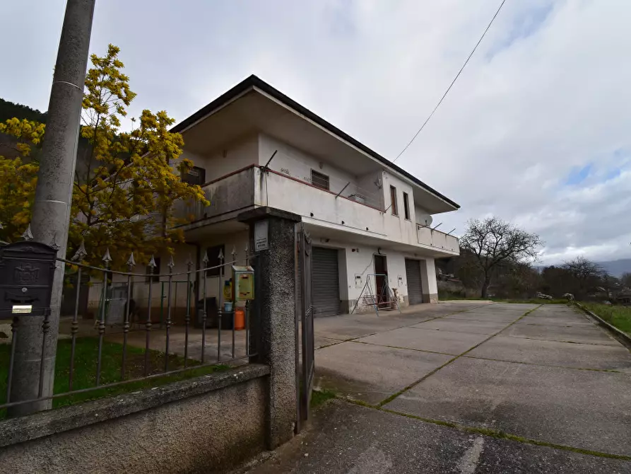 Immagine 3 di Villa in vendita  in Via Rocco di Cillo a Buonabitacolo