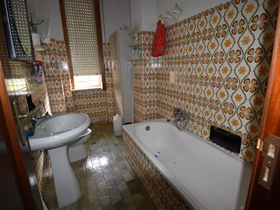 Immagine 13 di Appartamento in vendita  in Via Luigi Sturzo a Sala Consilina