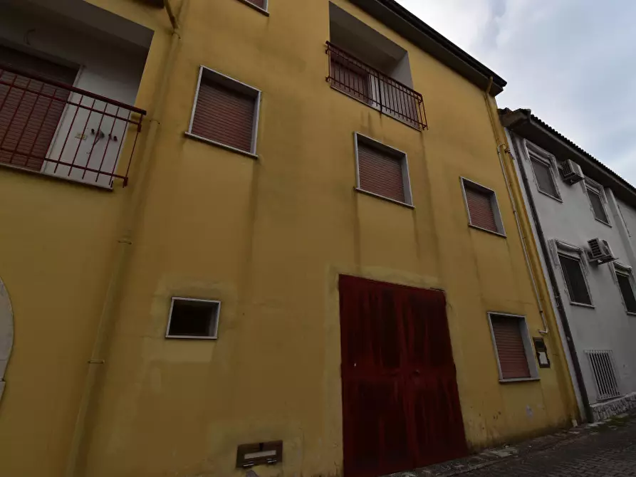 Immagine 1 di Palazzo in vendita  in Via Trinità a Sala Consilina