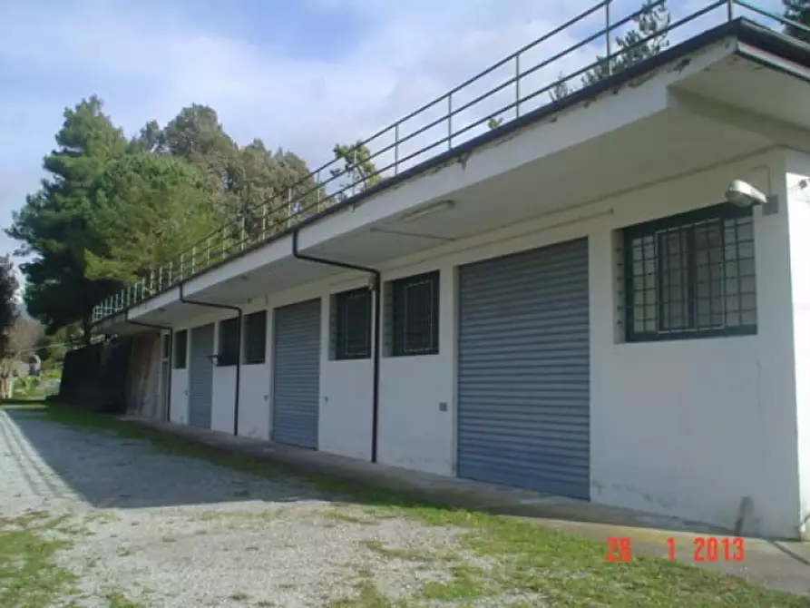 Immagine 2 di Villa in vendita  in Strada Statale Fondo Valle Noce a Trecchina