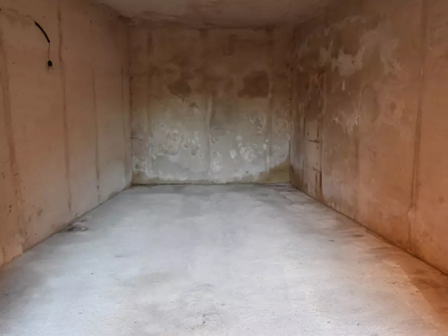 Immagine 5 di Box auto in vendita  in Via Luigi Sturzo a Sala Consilina