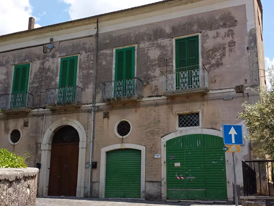 Immagine 1 di Appartamento in vendita  in Via Monsignor Stefano Macchiaroli a Teggiano