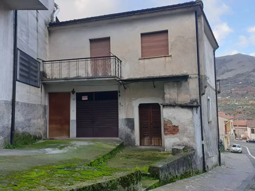 Immagine 1 di Villa in vendita  in Via Piave a Sassano
