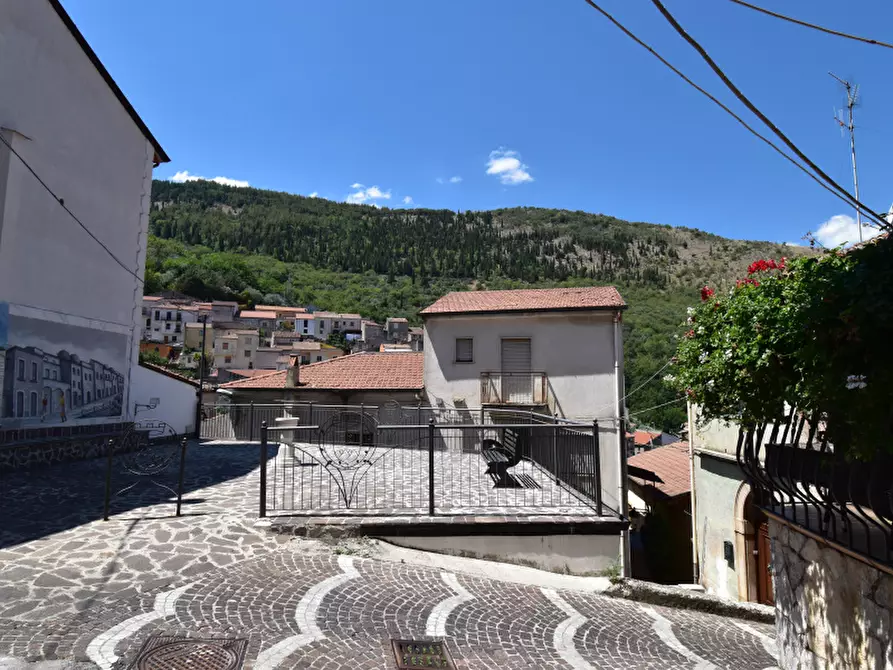 Immagine 1 di Villa in vendita  in Via Toscano a Sassano