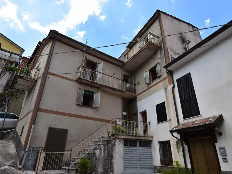 Immagine 1 di Villa in vendita  in Via Volturno a Sassano
