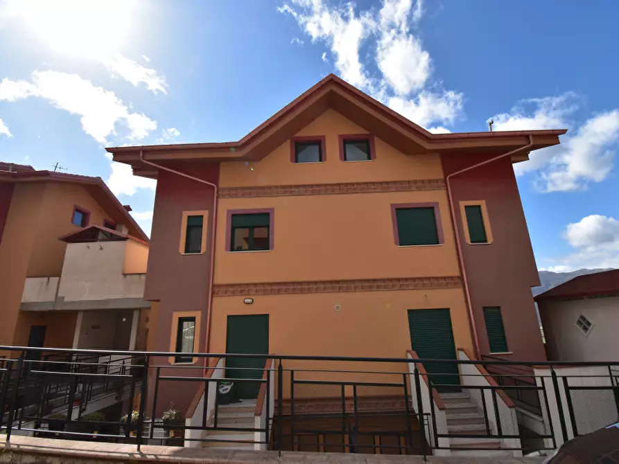 Immagine 1 di Villa in vendita  in Via Cappuccini a Sala Consilina