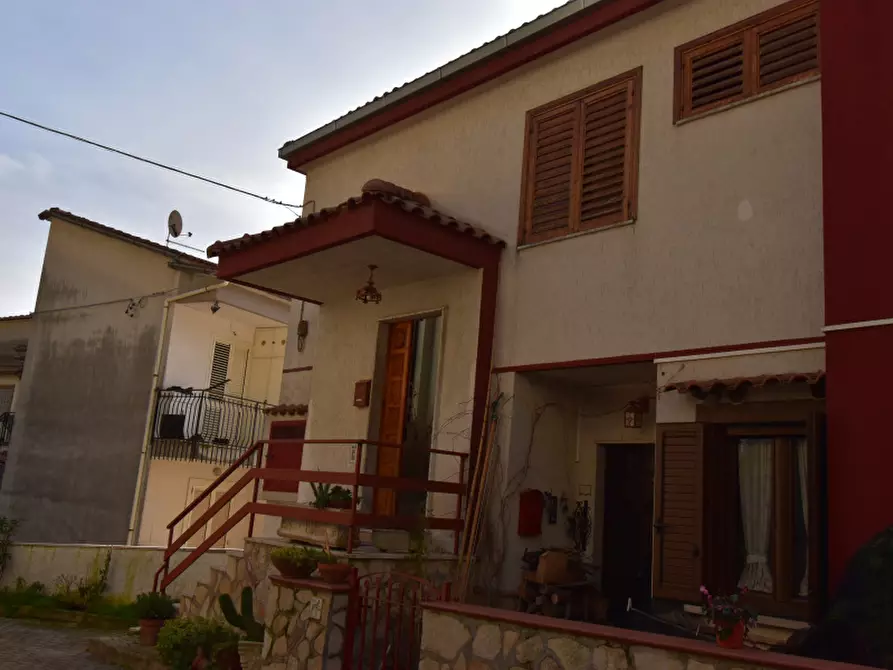 Immagine 1 di Villa in vendita  in Via Cappuccini a Sala Consilina