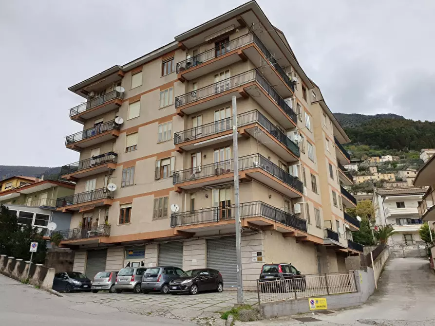 Immagine 1 di Appartamento in vendita  in Via Valle Mauro a Sala Consilina