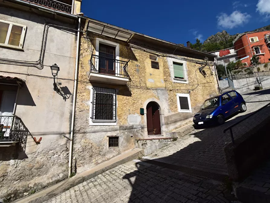 Immagine 1 di Villa in vendita  in Via Benvenuto Cellini a Sala Consilina