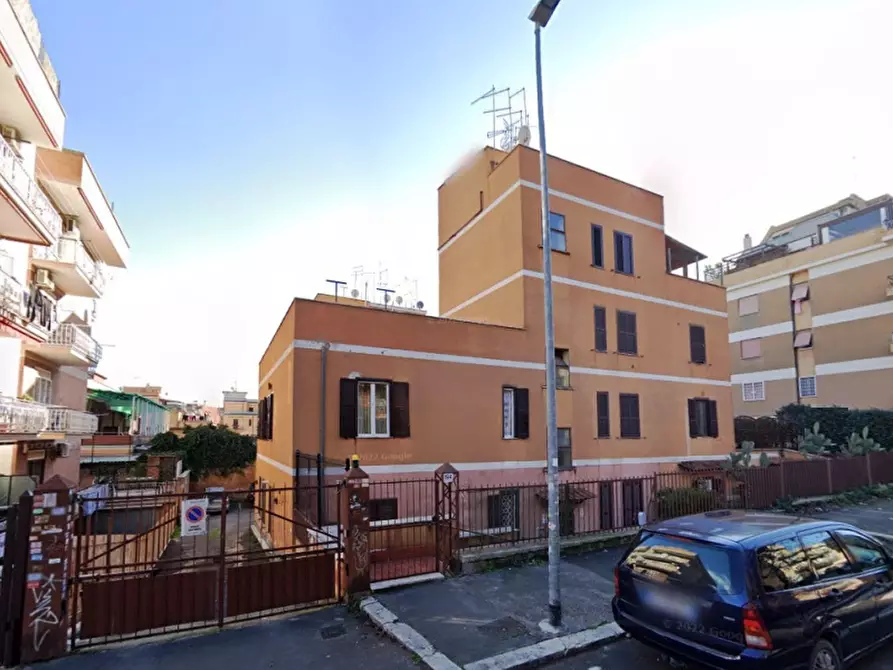 Immagine 1 di Appartamento in vendita  in Via delle Palme a Roma