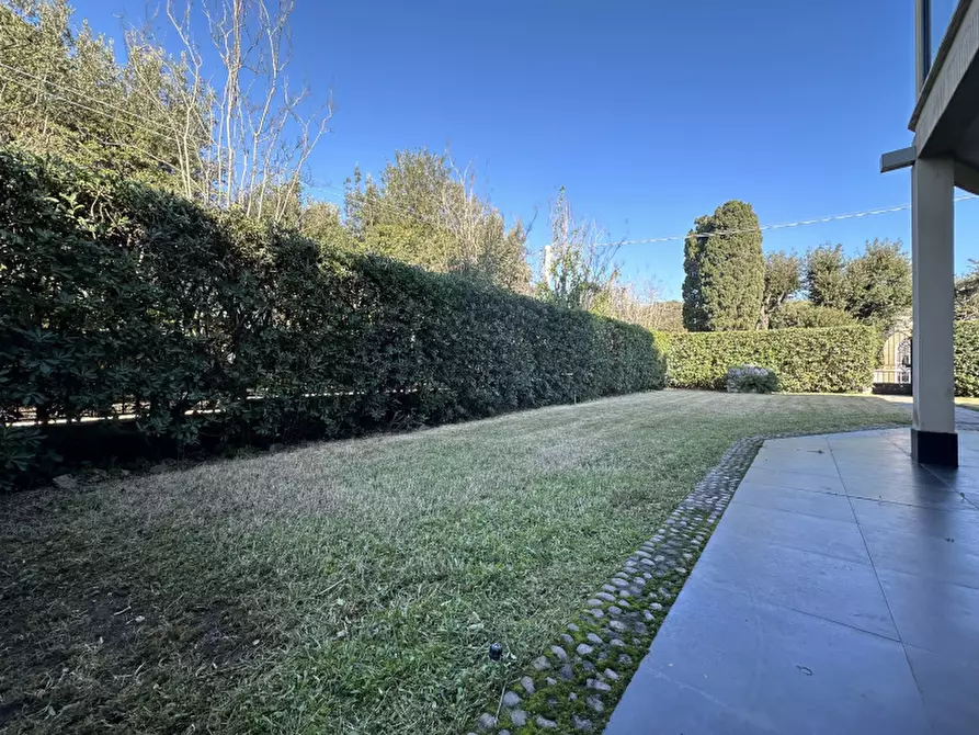 Immagine 25 di Villa in vendita  in Via delle Begonie a Anzio