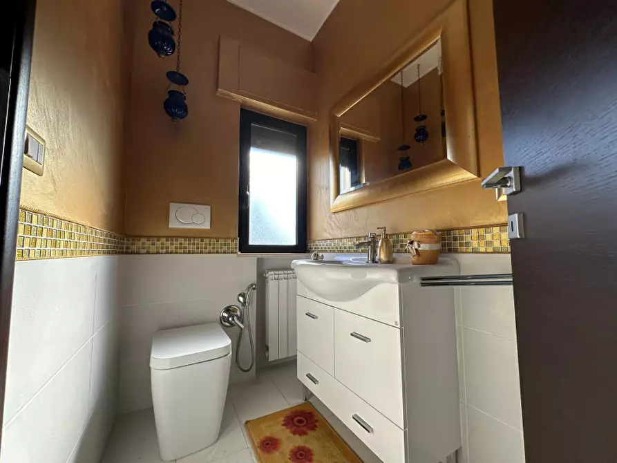 Immagine 41 di Villa in vendita  in Via delle Begonie a Anzio