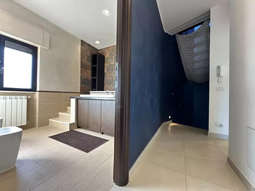 Immagine 42 di Villa in vendita  in Via delle Begonie a Anzio