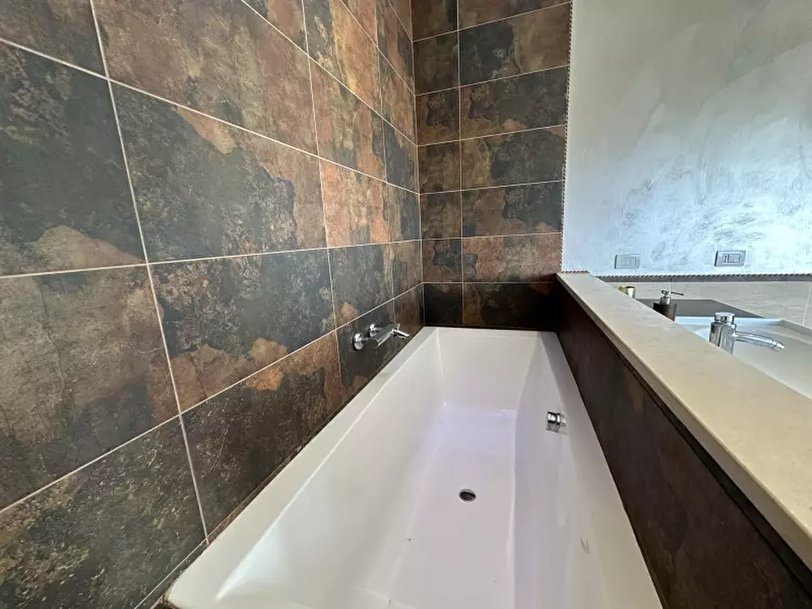 Immagine 44 di Villa in vendita  in Via delle Begonie a Anzio