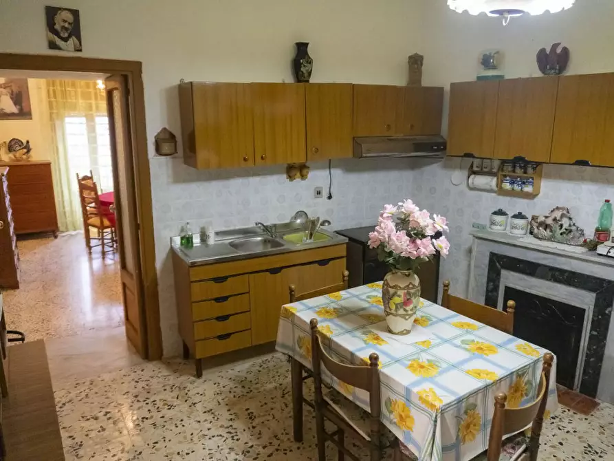 Immagine 7 di Appartamento in vendita  in Via Roma a Castelnuovo Cilento