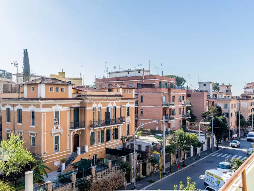 Immagine 1 di Appartamento in vendita  in Viale Adriatico a Roma