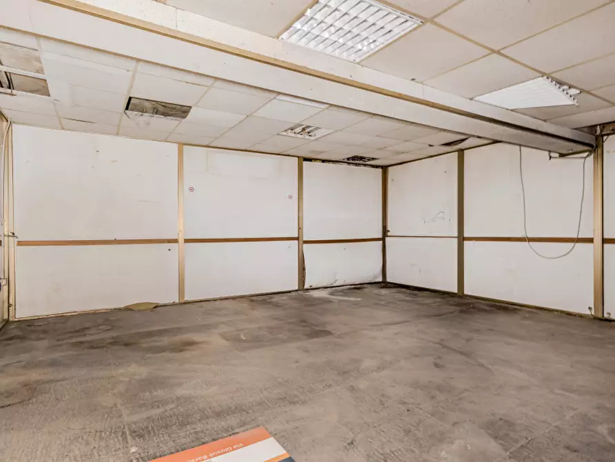 Immagine 19 di Laboratorio in vendita  in Via di Pietralata a Roma