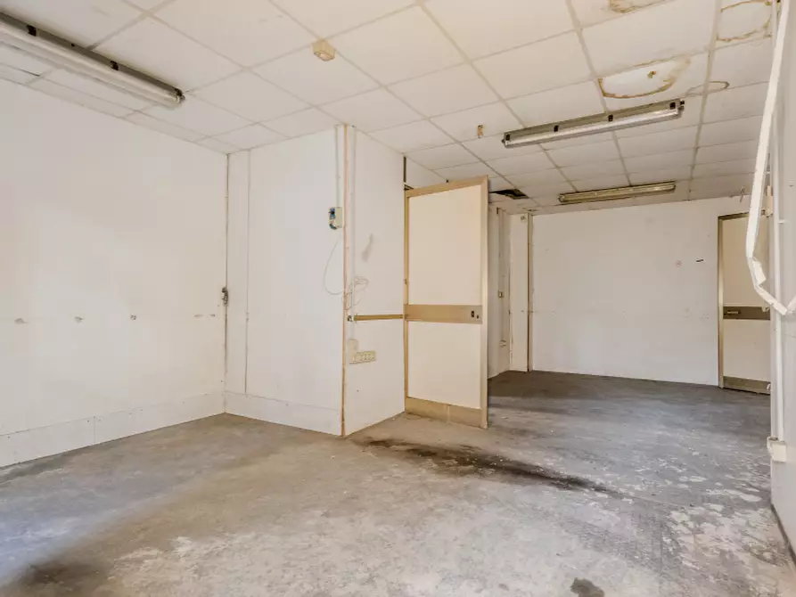 Immagine 15 di Laboratorio in vendita  in Via di Pietralata a Roma
