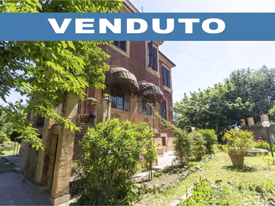 Immagine 1 di Villa in vendita  in Via Colfiorito a Roma