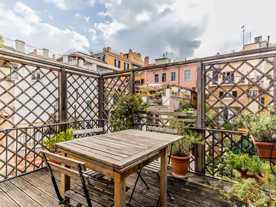 Immagine 4 di Appartamento in vendita  in Via degli Avignonesi a Roma