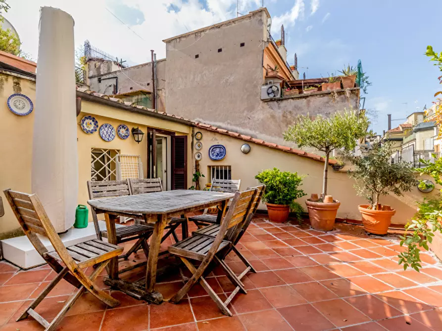 Immagine 5 di Appartamento in vendita  in Via degli Avignonesi a Roma