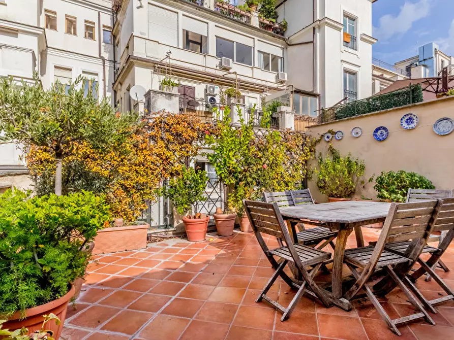 Immagine 9 di Appartamento in vendita  in Via degli Avignonesi a Roma