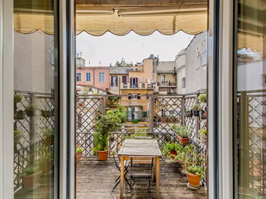 Immagine 2 di Appartamento in vendita  in Via degli Avignonesi a Roma