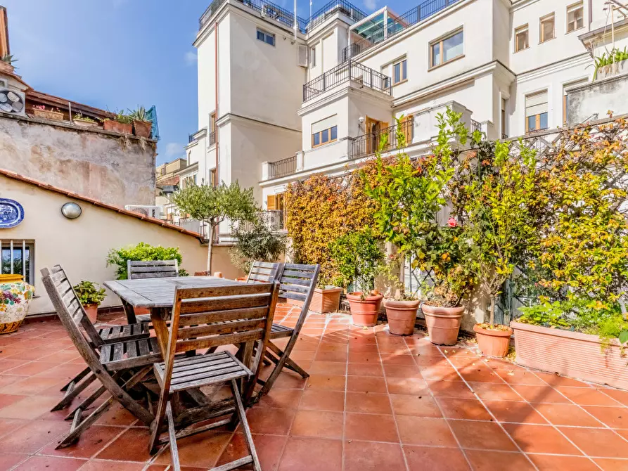 Immagine 11 di Appartamento in vendita  in Via degli Avignonesi a Roma