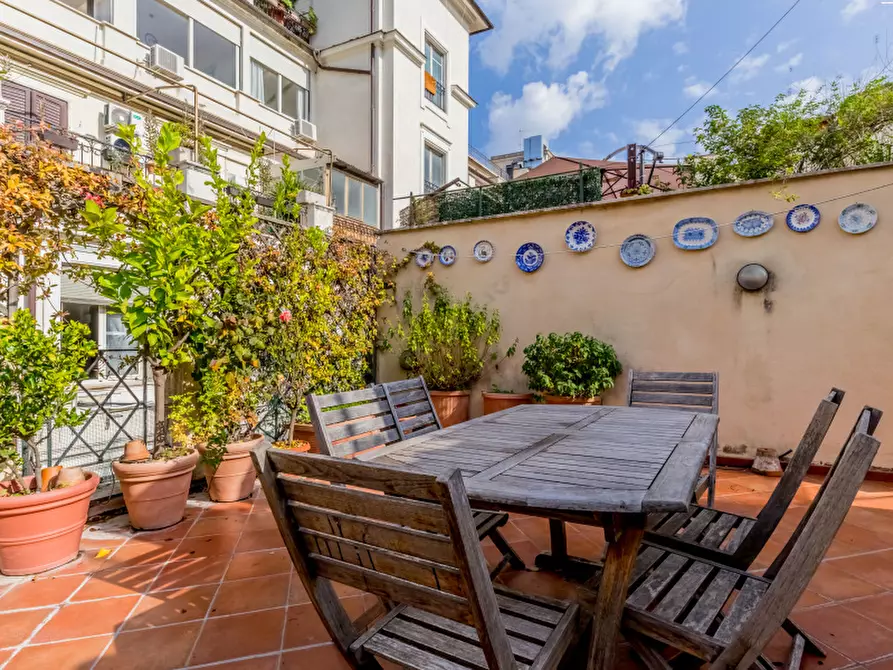 Immagine 12 di Appartamento in vendita  in Via degli Avignonesi a Roma