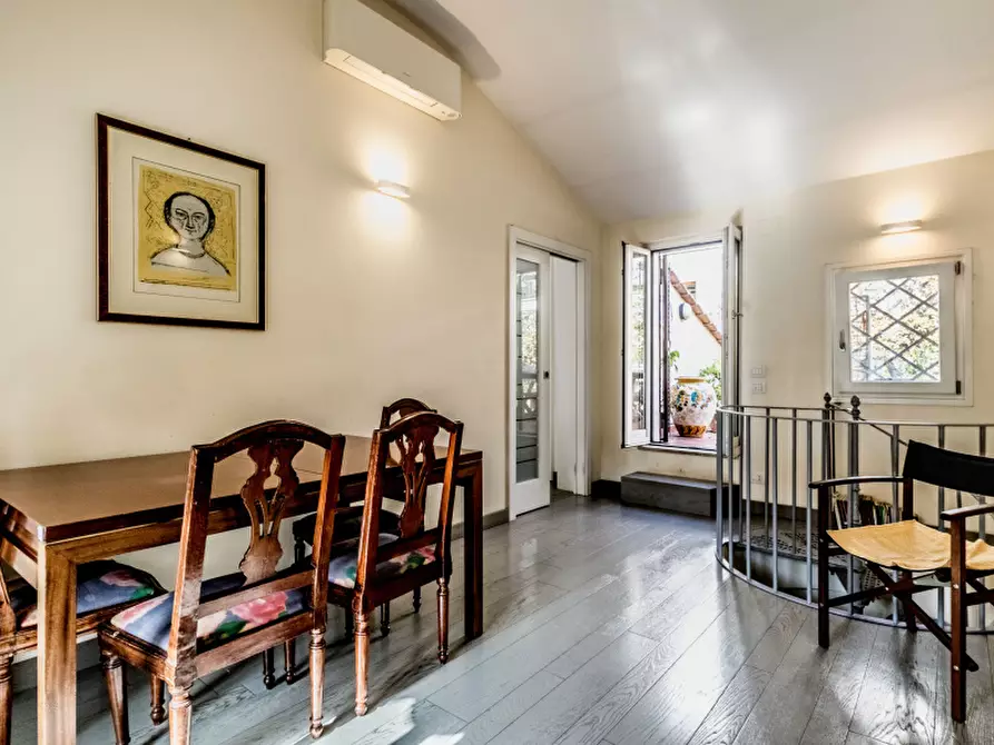 Immagine 15 di Appartamento in vendita  in Via degli Avignonesi a Roma