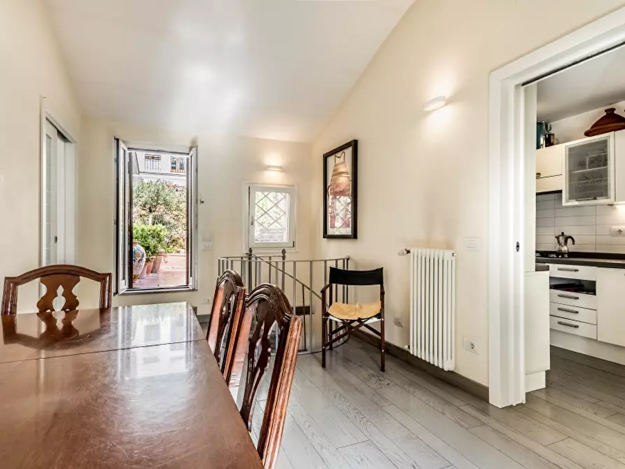 Immagine 18 di Appartamento in vendita  in Via degli Avignonesi a Roma