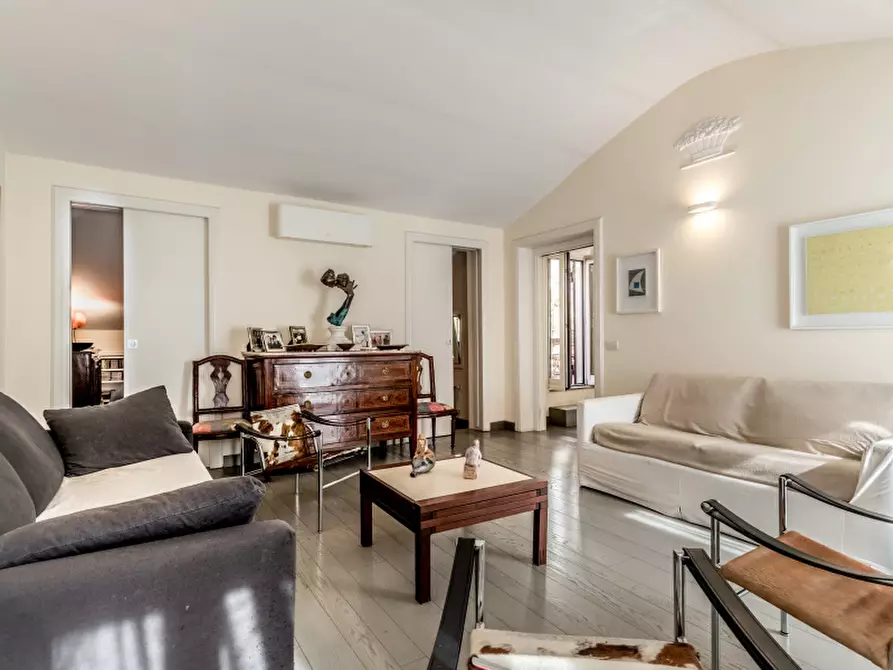 Immagine 25 di Appartamento in vendita  in Via degli Avignonesi a Roma