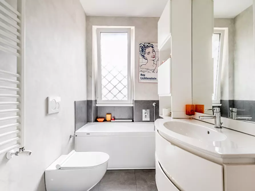 Immagine 29 di Appartamento in vendita  in Via degli Avignonesi a Roma