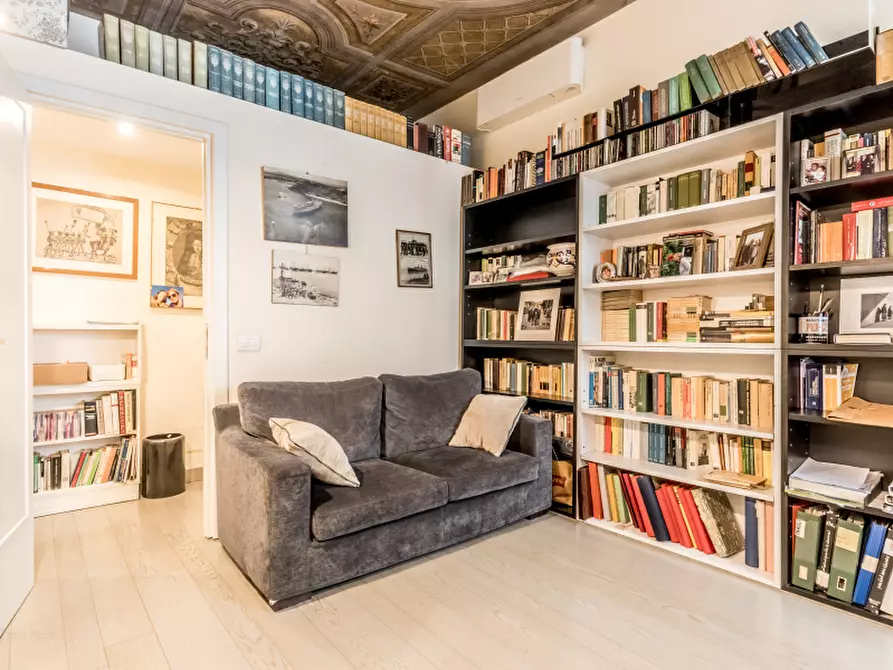 Immagine 14 di Appartamento in vendita  in Via degli Avignonesi a Roma
