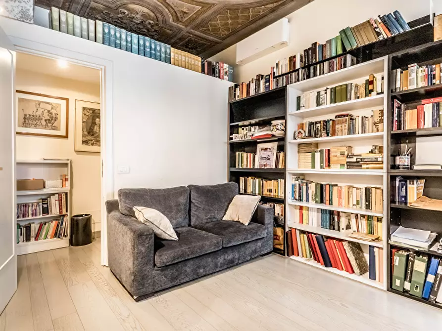 Immagine 36 di Appartamento in vendita  in Via degli Avignonesi a Roma