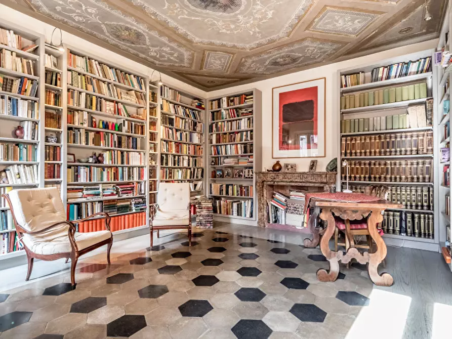 Immagine 6 di Appartamento in vendita  in Via degli Avignonesi a Roma