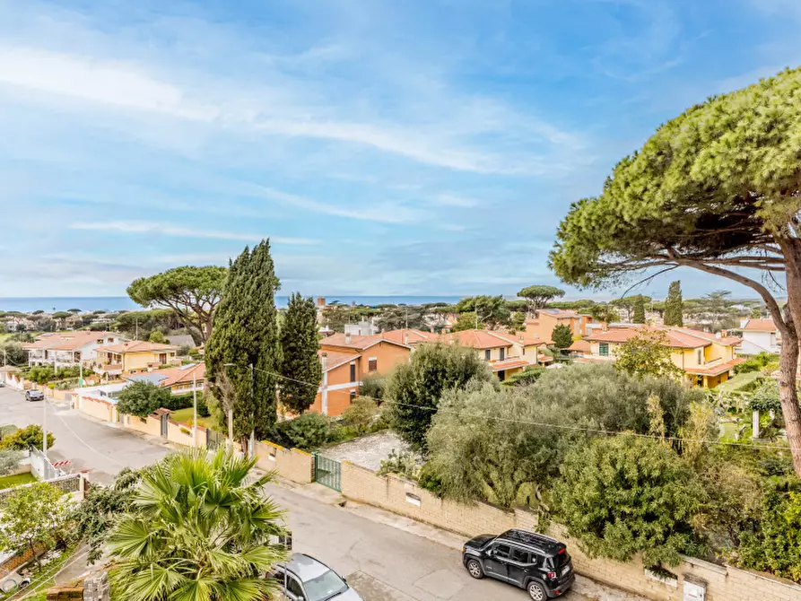 Immagine 3 di Villa in vendita  in Piazza del Poggio a Anzio