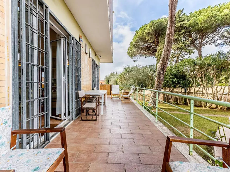 Immagine 16 di Villa in vendita  in Piazza del Poggio a Anzio