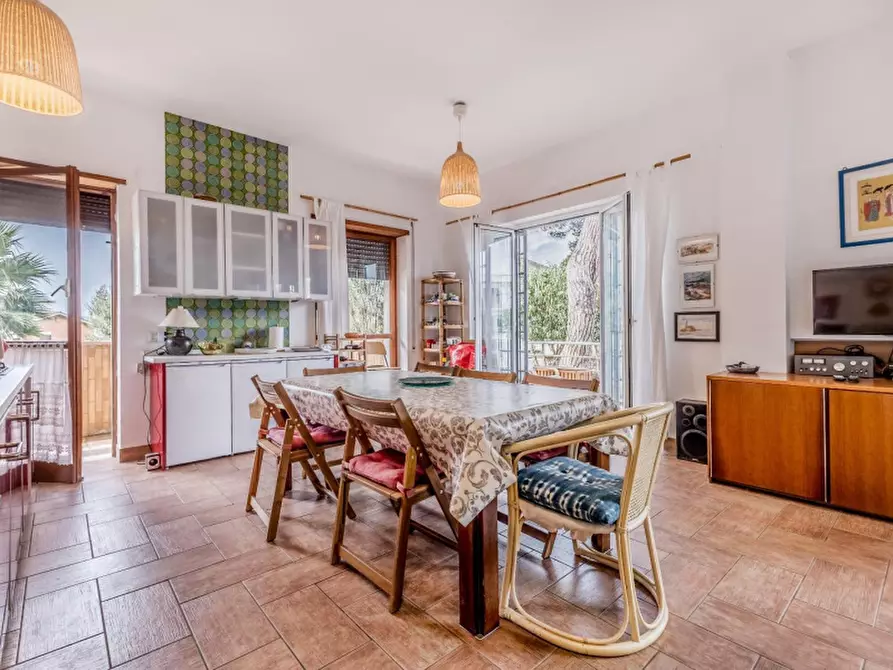 Immagine 18 di Villa in vendita  in Piazza del Poggio a Anzio